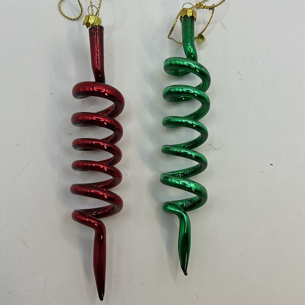 Elegant Red and Green Glass Spiral Ornaments - Picture 4 of 5